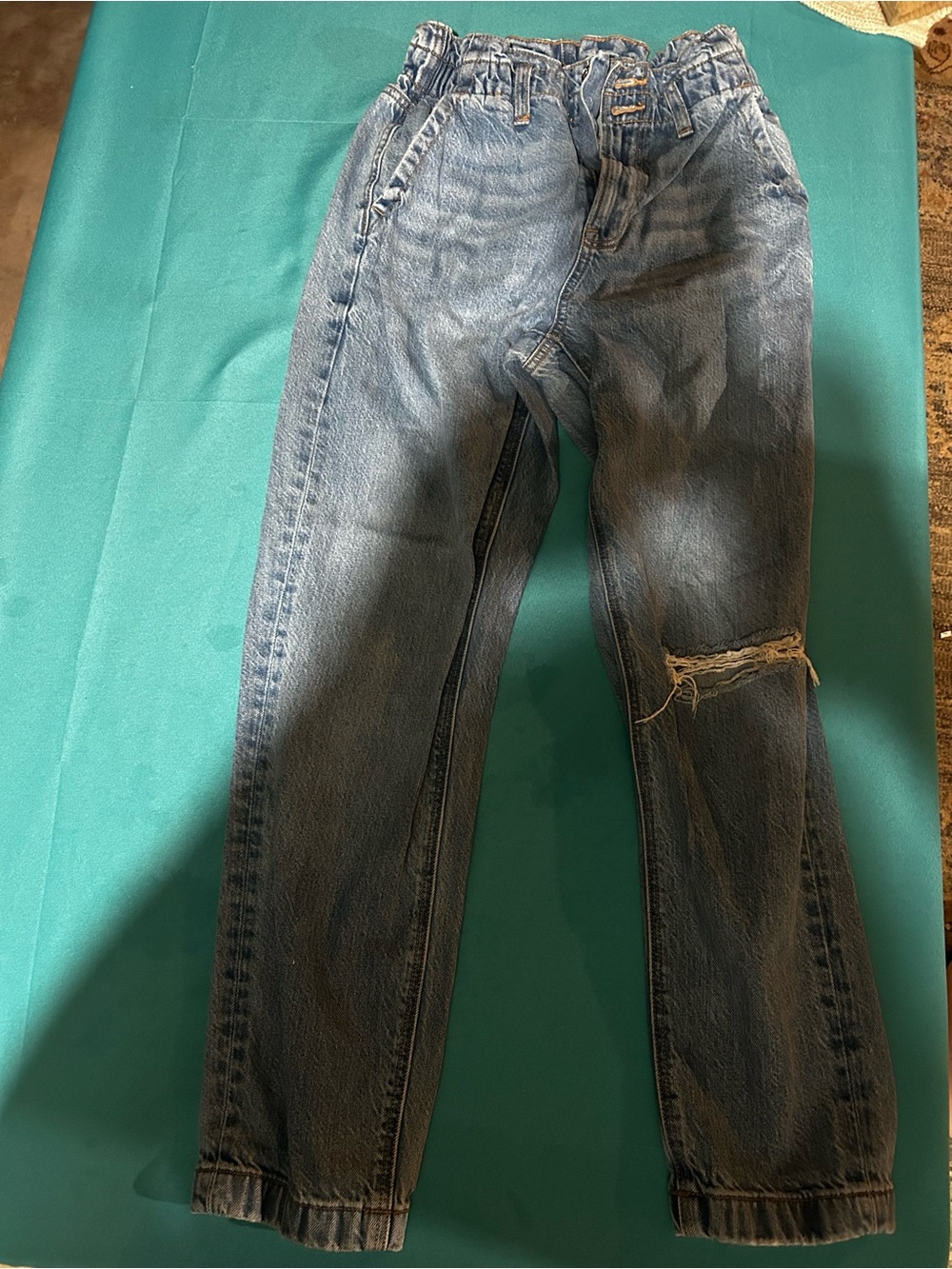 American Eagle Outfitters Relaxed Light Blue Distressed high rise mom  Jeans